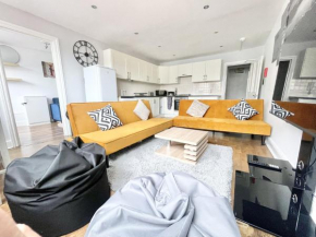 MUST VIEW - Slick Retreat in Holloway - Next to Emirates Stadium - Sleeps up to 6